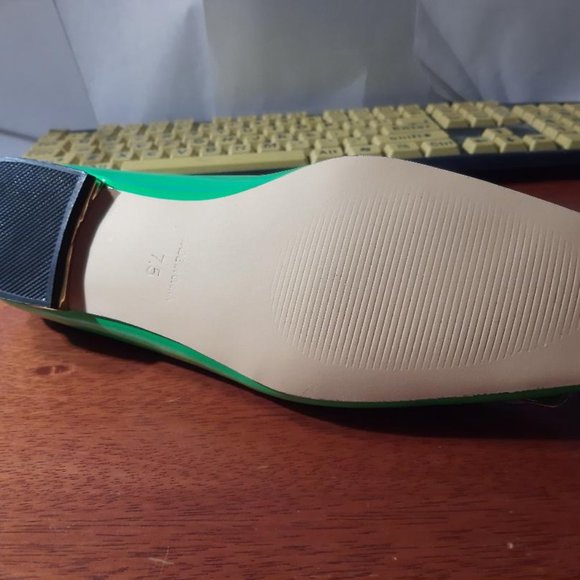 NEW ! TANAOEN Square Toe Gold Metal Buckle Pump Flat Green Size 7.5 - Picture 4 of 5